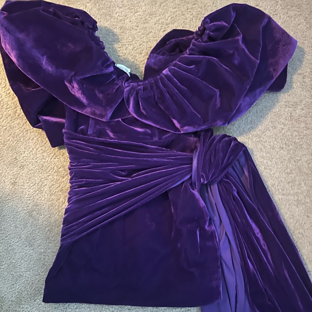 Dramatic structured mini dress! - Picture 3 of 5